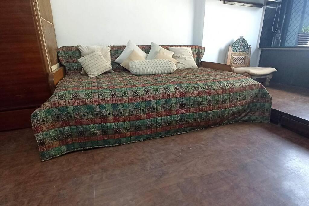 Ferienwohnung Cozy Private Ac Studio By The Sea Bandstand Bandra W Mumbai Nr Taj Lands End Exterior foto