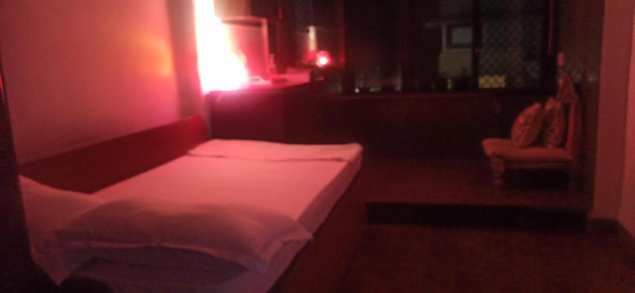 Ferienwohnung Cozy Private Ac Studio By The Sea Bandstand Bandra W Mumbai Nr Taj Lands End Exterior foto