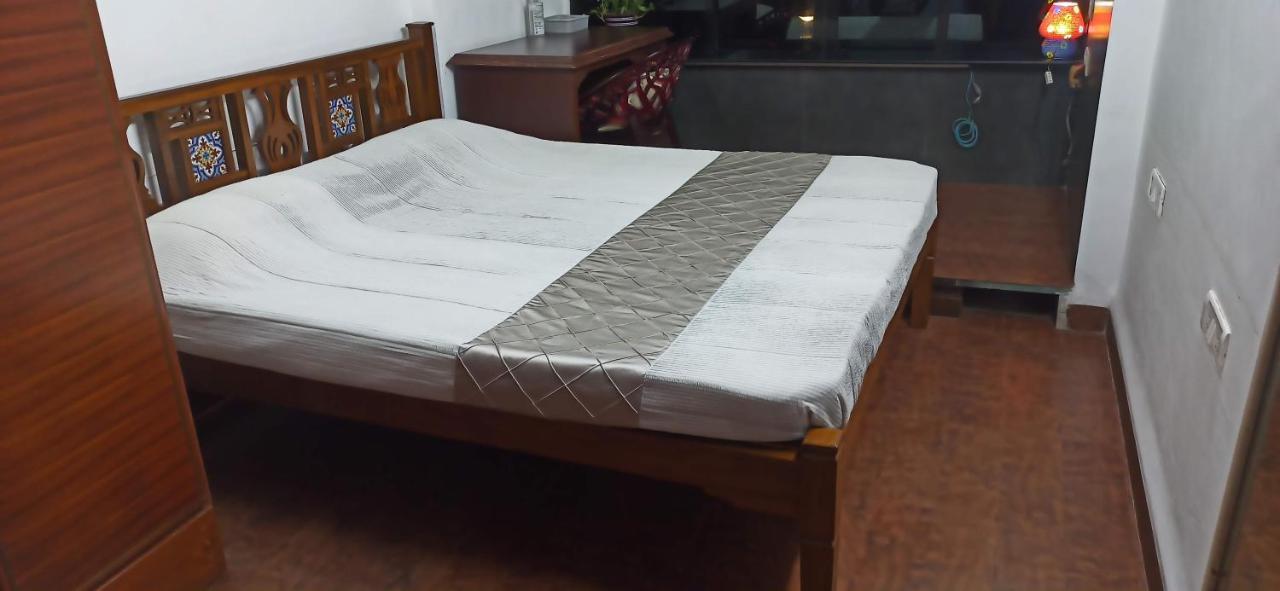 Ferienwohnung Cozy Private Ac Studio By The Sea Bandstand Bandra W Mumbai Nr Taj Lands End Exterior foto