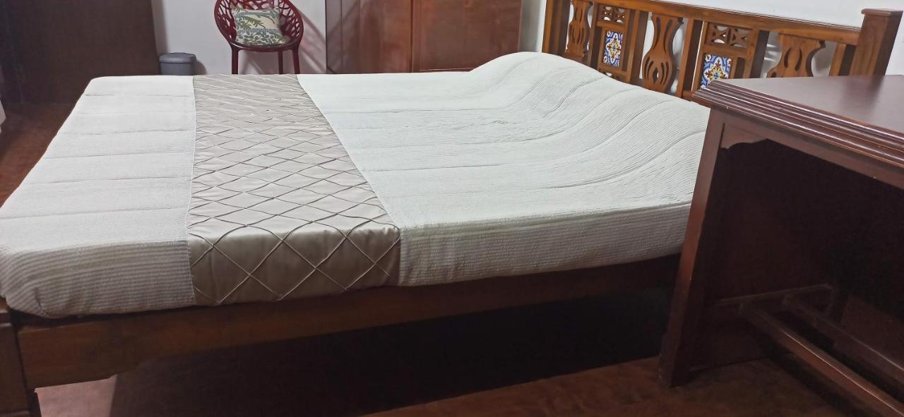 Ferienwohnung Cozy Private Ac Studio By The Sea Bandstand Bandra W Mumbai Nr Taj Lands End Exterior foto