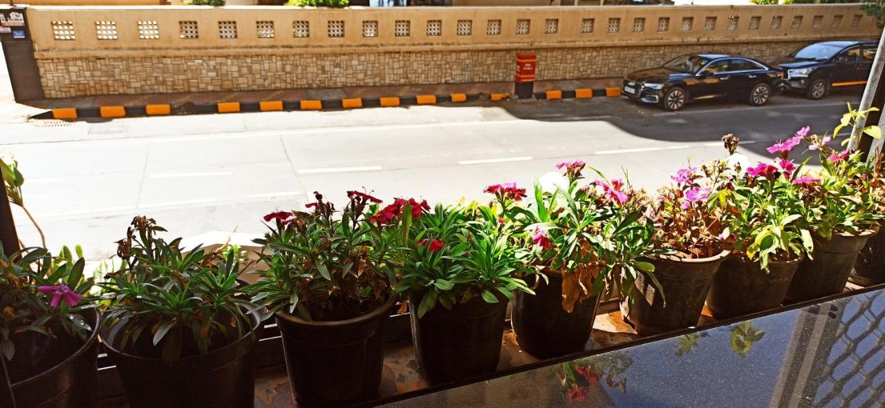 Ferienwohnung Cozy Private Ac Studio By The Sea Bandstand Bandra W Mumbai Nr Taj Lands End Exterior foto