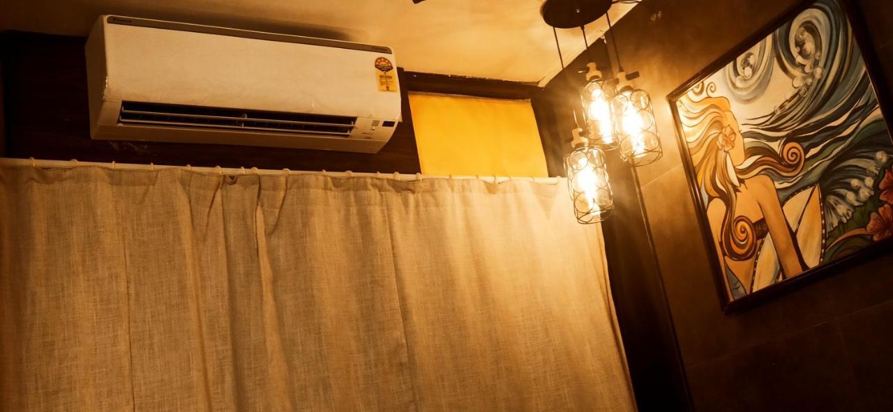 Ferienwohnung Cozy Private Ac Studio By The Sea Bandstand Bandra W Mumbai Nr Taj Lands End Exterior foto